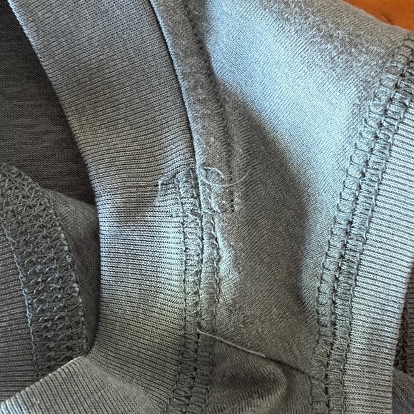 Vuori Energy Women’s Tank Crop Top Iron Heather Small - Picture 5 of 6